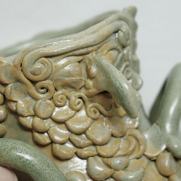 William Hunt Celadon Green Masquerade Bird Mask Stoneware Vase - Picture 8 of 9